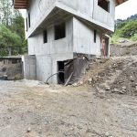 Betónový skelet trojpodlažnej chaty staveisko